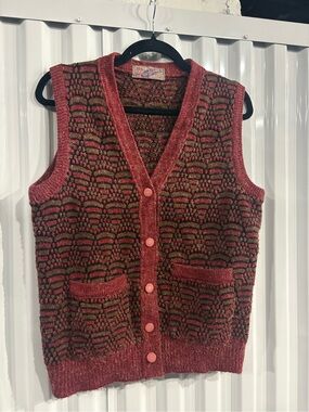 Vintage-Inspired Red Patterned Knit Sleeveless Cardigan / Grandpa Vibes